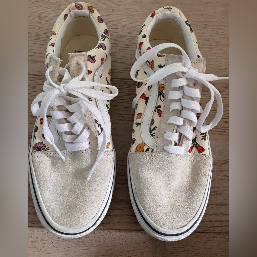 Vans
Old Skool "Poppy Floral" sneakers
Size woman’s 7.5